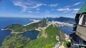 O pão de açúcar é um dos cartões postais do Rio de janeiro
