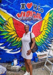 Rocinha Vidigal Santa Marta Cantagalo / Pavão-Pavãozinho. Complexo do Alemão. Guia local. Turismo sustentável. Segurança. Respeito / Ética. Experiência autêntica. Cultura local. Turismo de experiência. Como visitar uma favela no Rio de Janeiro de forma segura. Favela tour Rio de Janeiro preço. Impacto social do turismo nas favelas.