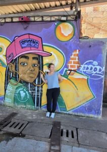 Rocinha Vidigal Santa Marta Cantagalo / Pavão-Pavãozinho. Complexo do Alemão. Guia local. Turismo sustentável. Segurança. Respeito / Ética. Experiência autêntica. Cultura local. Turismo de experiência. Como visitar uma favela no Rio de Janeiro de forma segura. Favela tour Rio de Janeiro preço. Impacto social do turismo nas favelas.