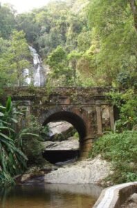 TRILHAS NO RIO DE JANEIRO O QUE FAZER NO RIO DE JANEIRO ECOTURISMO Viagem barata Rio de Janeiro Turismo baixo custo RJ Pacotes de viagem baratos Rio O que fazer de graça no Rio de Janeiro Hospedagem barata Rio de Janeiro Dicas de economia em viagens Passeio Barato Rio de Janeiro Ponto Turístico Gratuito RJ